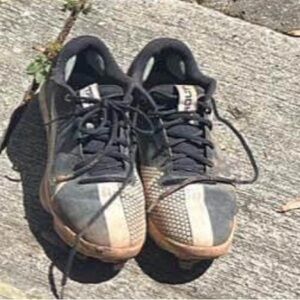 Metal men’s baseball cleats
